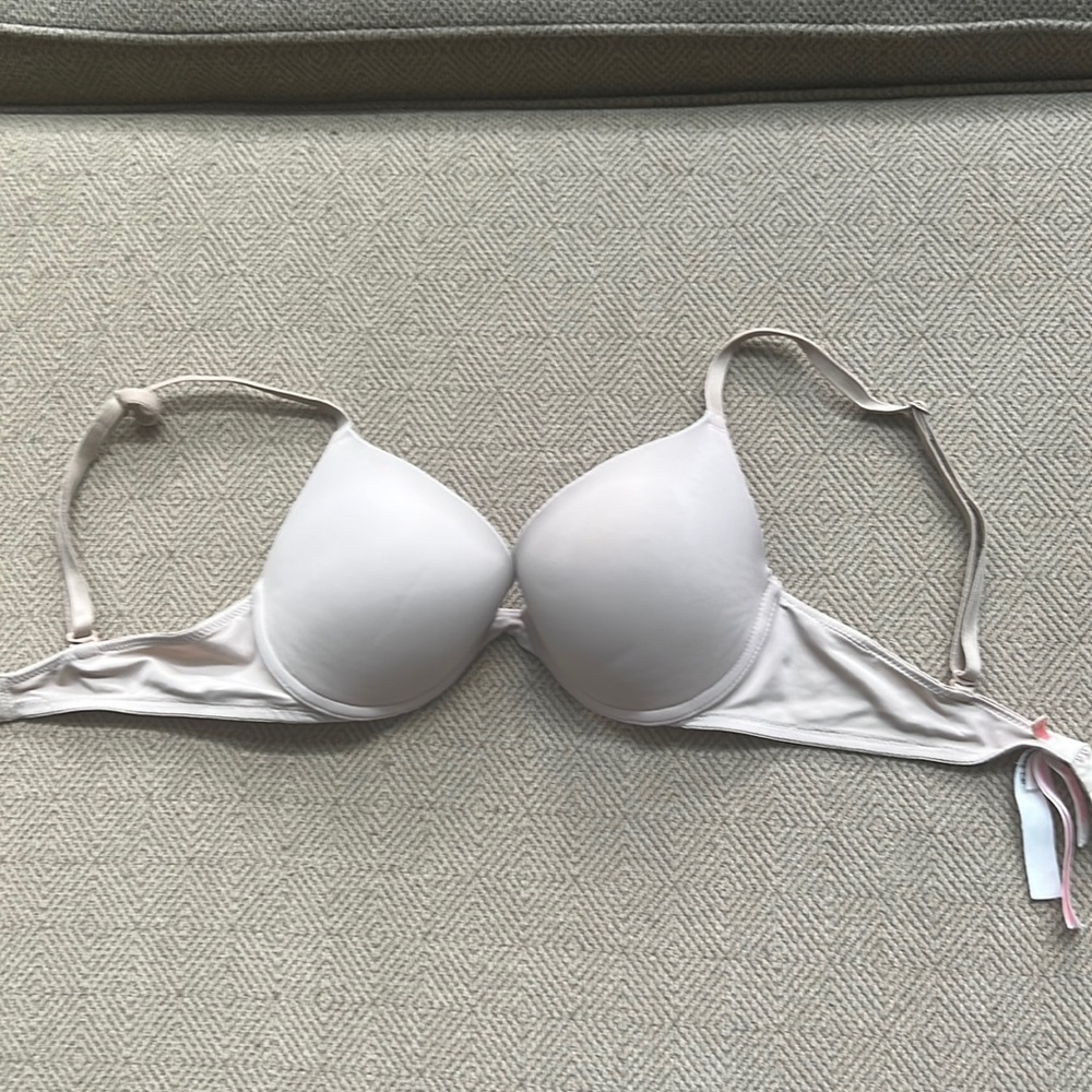 Victoria’s Secret cream tan bra 32C